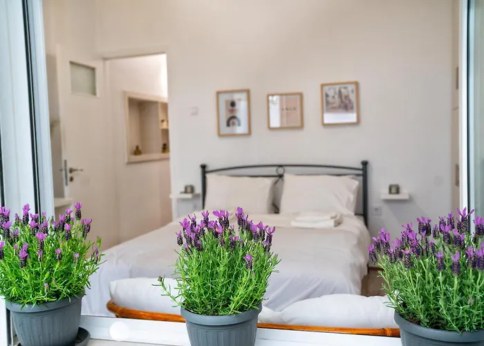 Lux Garden Apartment Near Acropolis In The Heart Of Athens